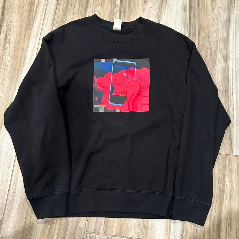 Kaws x Uniqlo x Warhol black cotton crewneck sweatshirt with cool graphic